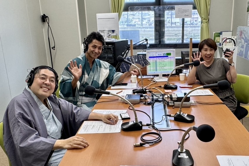 FMみはら「りゅうしん先生のからだ応援ラジオ」第3回収録風景。西尾竜神先生とゲスト、西本厚博さん、パーソナリティ奥田さん